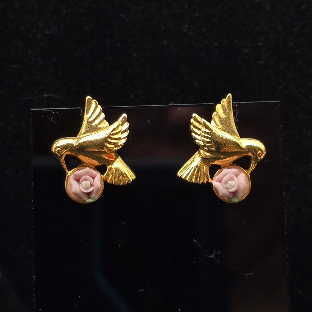 Avon Gold Tone Hummingbird Stud Earrings Vintage Jewelry